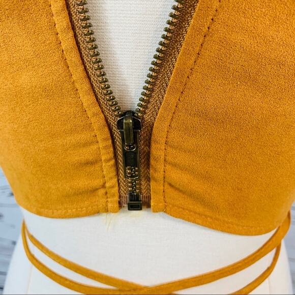 Crop top yellow ties in back lace up accent - Picture 5 of 7
